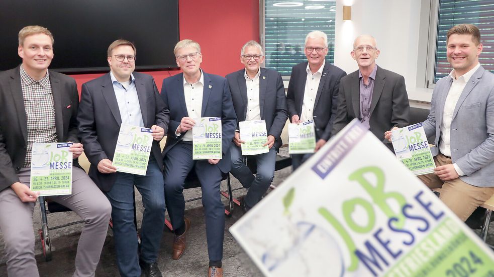 Sie stellten die neue Jobmesse vor (von links): Jörg Harms (Handwerkskammer), Jens Stagnet (Ems-Achse), Bürgermeister Horst Feddermann, Landrat Olaf Meinen, die Veranstalter Martin Vorwerk und Norbert Schute-Lübken (beide Haug Messen) sowie Andreas Rügner (IHK). Foto: Romuald Banik