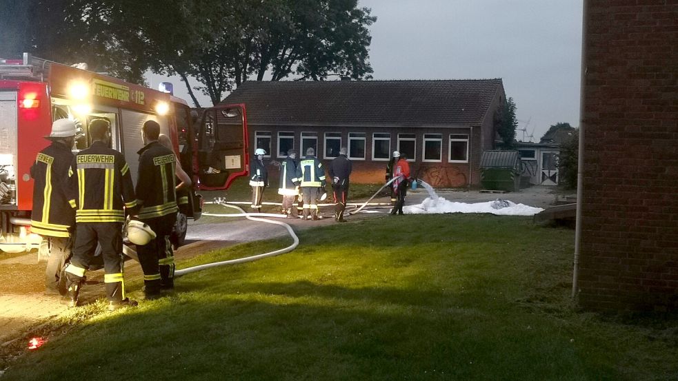 Mit Löschschaum war das Feuer schnell unter Kontrolle gebracht. Foto: Karin Böhmer