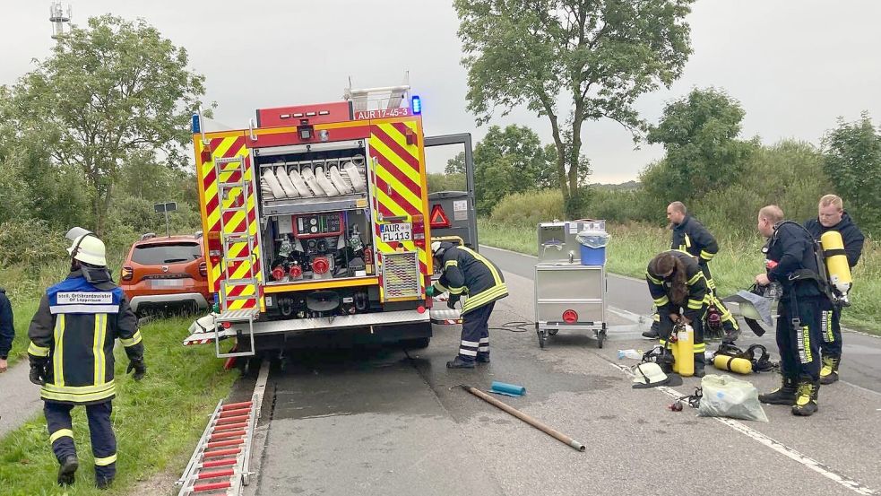 Die Feuerwehr brauchte die Bundesstraße für ihre Einsatzfahrfahrzeuge. Foto: Aiko Recke