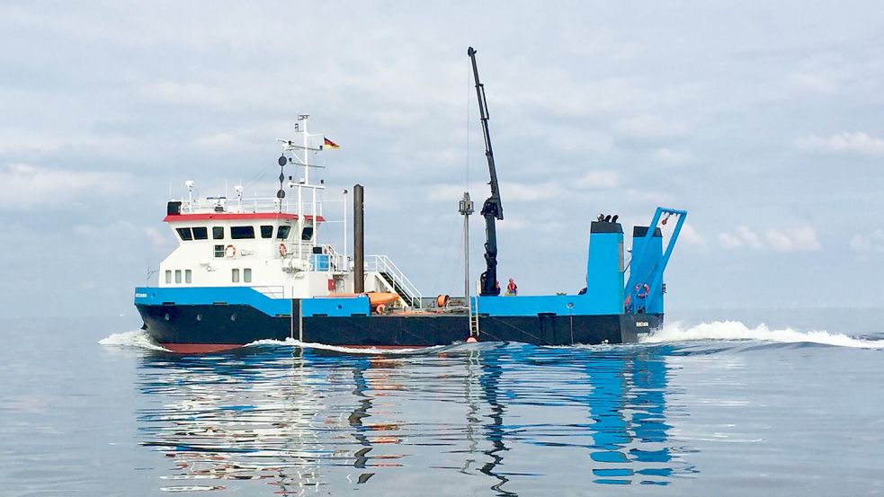 Mit Hilfe eines Vibrationsbohrers wurden die Bohrkerne im Juni im Wangerooger und Norderneyer Watt gezogen. Foto: Peter Becker