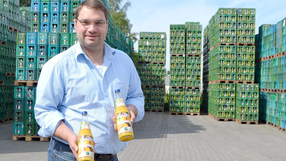 Markus Meenen ist Geschäftsführer von Auricher Süssmost, das unter anderem auch Orangensaft herstellt. Foto: Carsten Heeren