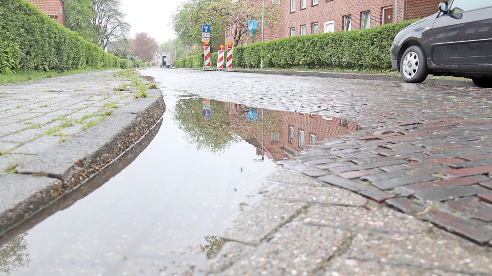 Die Dwarsglupe gehört zu den Straßen, die in nächster Zeit erneuert werden sollen und für die die Ausbaubeitragssatzung gelten würde. Foto: Heino Hermanns