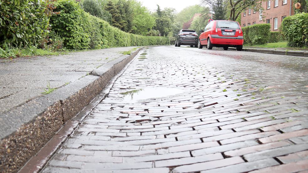 In etlichen der älteren Innenstadtstraßen sind die Straße und die Nebenanlagen in keinem guten Zustand. Und dort ist zudem die Kanalisation sehr alt. Foto: Heino Hermanns