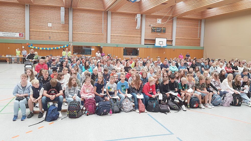 113 Schüler wurden am Freitag in den neuen fünften Jahrgang der IGS Marienhafe-Moorhusen eingeschult und sahen ein buntes Programm aus dem Schulleben. Foto: IGS Marienhafe-Moorhusen