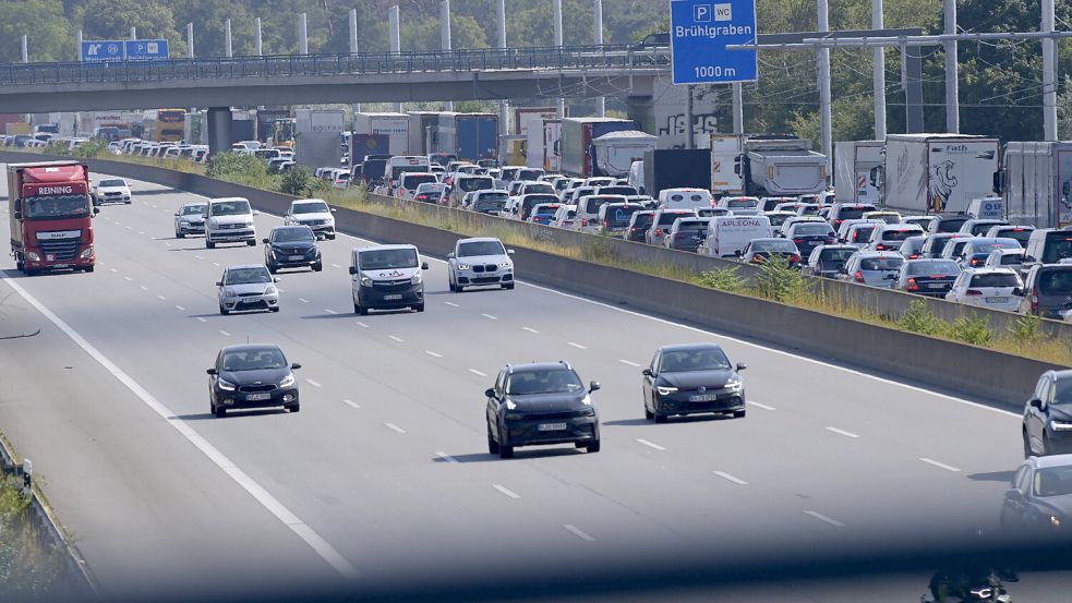 Auf dieser Autobahn kommt die gefährliche Tigermücke nach Deutschland. Foto: IMAGO/Peter Henrich / HEN-FOTO