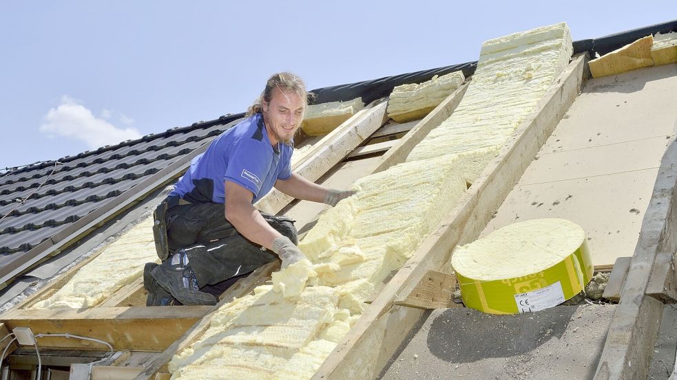 Das Dachdecker-Handwerk bildet in diesem Jahr 24 neue Azubis aus. Das sind acht mehr als im Vorjahr. Foto: amh-online.de