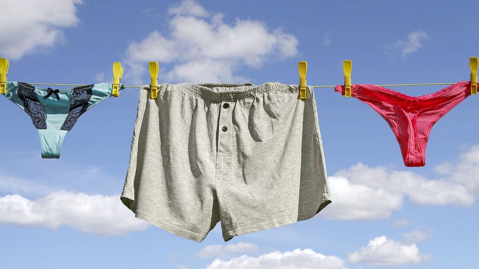 Auch nach der Wäsche sind Unterhosen nie komplett keimfrei. Aber ist das ein Grund sie wegzuschmeißen? Foto: imago images/imagebroker