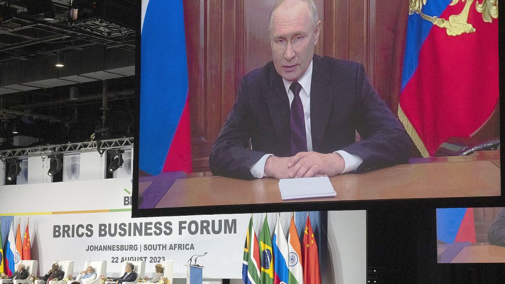 Brics-Gipfel in Südafrika: Russland Präsident Wladimir Putin, gegen den es einen Haftbefehl des Internationalen Gerichtshofs gibt, nimmt per Videokonferenz teil. Foto: dpa/AP | Jerome Delay