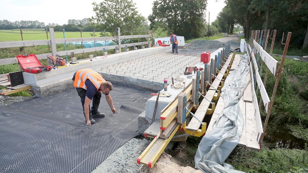 Die Sanierung der Blitz-Brücke am Ochtelburer Weg geht nach längerer Pause weiter. Foto: Romuald Banik