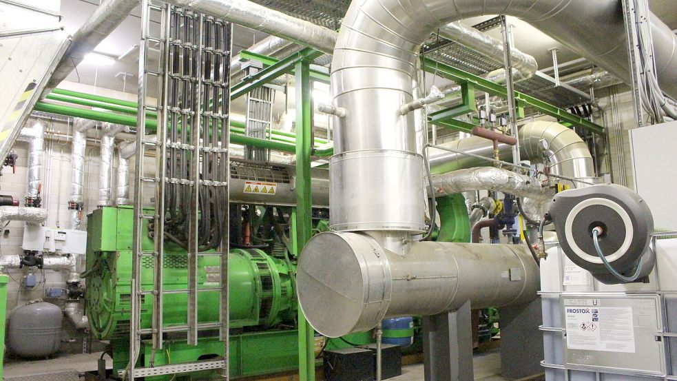 Eines der Blockheizkraftwerke in der Biogasanlage. Hier wird Strom erzeugt. Dabei entsteht Wärme, die ebenfalls genutzt wird. Foto: Oltmanns