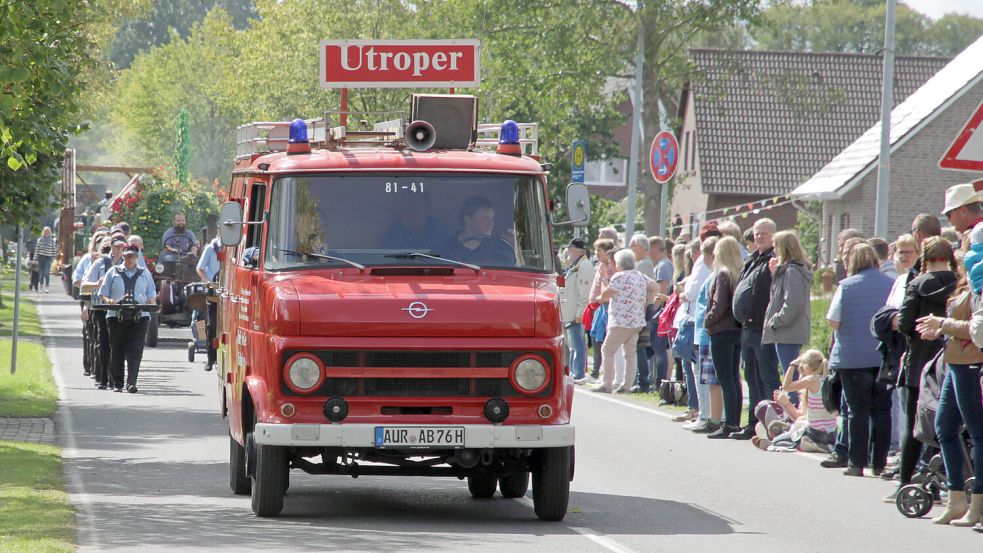Seit 40 Jahren dient ein altes Feuerwehrauto beim Korso als „Sprecherkabine“. Foto: privat