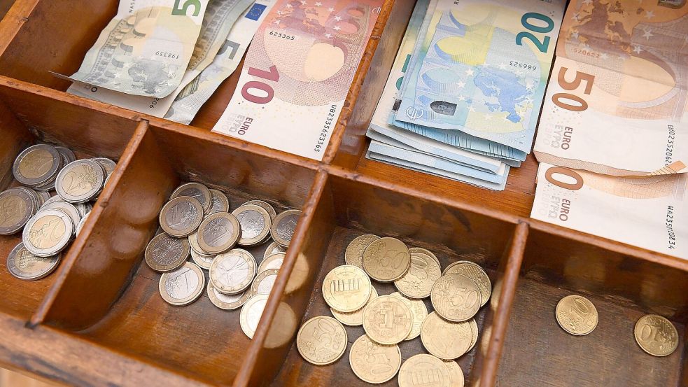 Es ist etwas Geld in die klamme Auricher Kasse gekommen. Foto: DPA