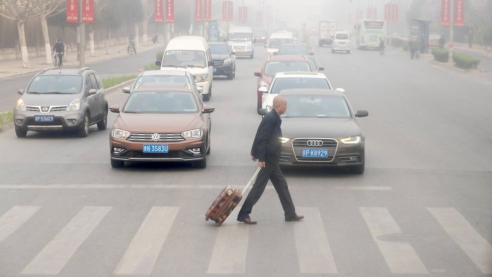 Smog in Peking ist ein nicht seltenes Bild. Foto: imago-images/VCG