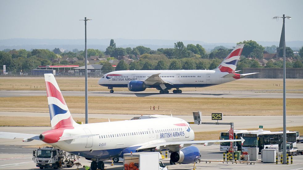 Das Chaos begann am Montagmorgen. Verantwortlich für das Chaos war laut der britischen Luftfahrtbehörde „National Air Traffic Service“ (NATS) eine Störung des britischen Flugsicherungssystems. Foto: dpa/PA Wire/Jonathan Brady