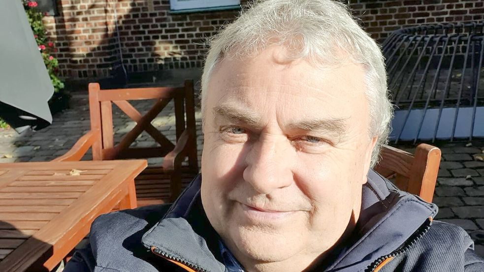 Wiesmoors ehemaliger Bürgermeister Friedrich Völler unterrichtet seit einem Jahr wieder an der KGS Wiesmoor. Foto: privat