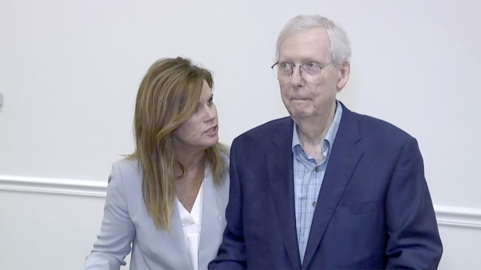 Mit einem erneuten Aussetzer auf einer Pressekonferenz in den USA hat der Spitzenpolitiker Mitch McConnell einmal mehr Sorgen um seinen Gesundheitszustand geschürt. Foto: dpa/WCPO