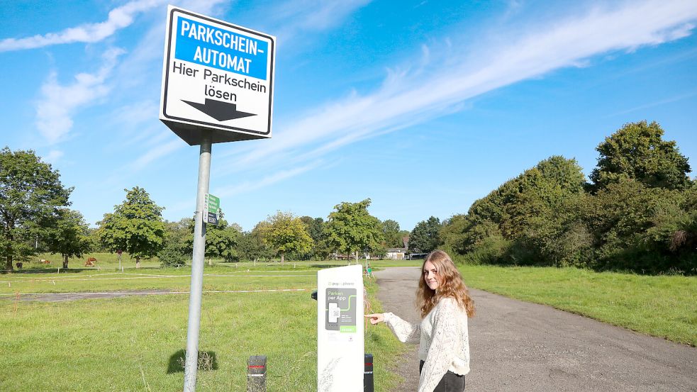 Das provisorische Gelände mit Flatterbändern müsste nach Ansicht der AWG als Parkplatz vernünftig hergerichtet werden. Foto. Romuald Banik