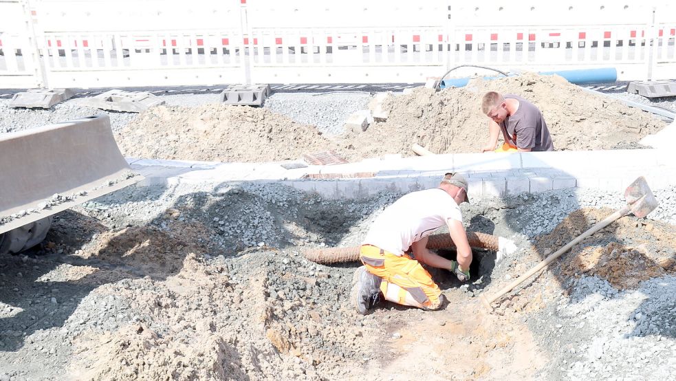 Der Rand der Fahrbahn ist schon gesetzt. Foto: Karin Böhmer
