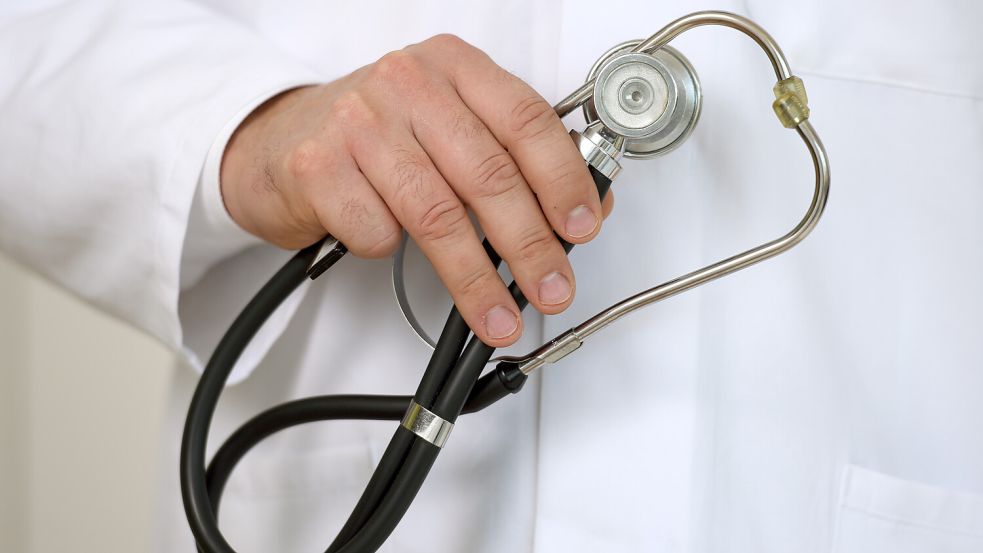 Nachweis in der Praxis: Auch im Beisein deutschsprachiger Ärzte lernen ausländische Mediziner die Kommunikation mit Patienten. Foto: dpa