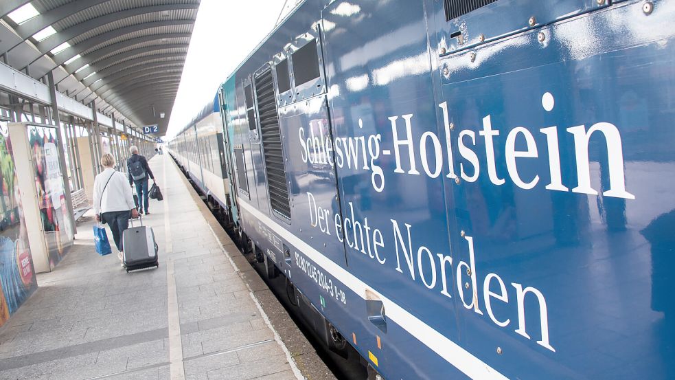 40 Minuten später als geplant, erreichte der Regionalzug Sylt am Samstag – nach dem ungeplanten Stopp in Husum. Foto: dpa