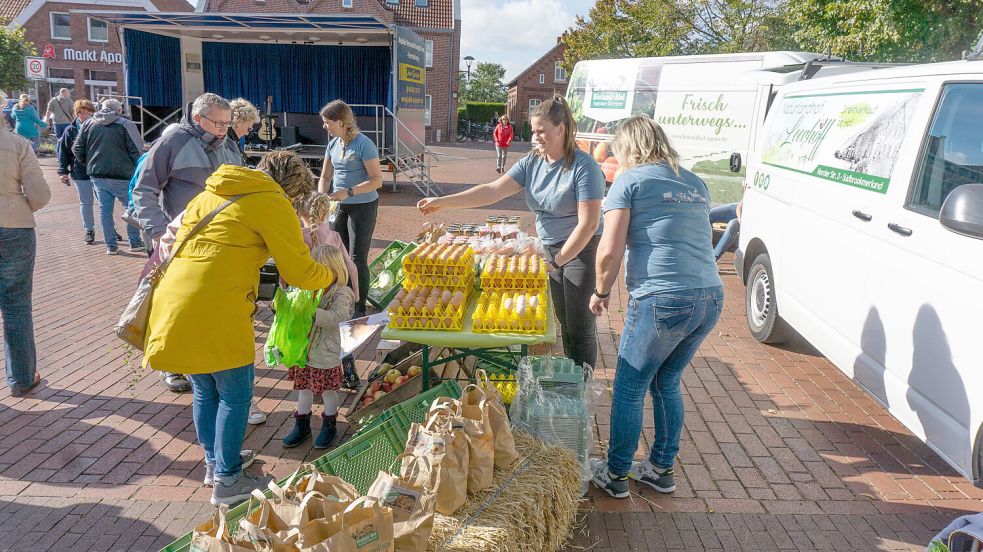 Auf dem Herbstmarkt in Marienhafe wurden verschiedene landwirtschaftliche Erzeugnisse angeboten. Foto: Folkert Bents