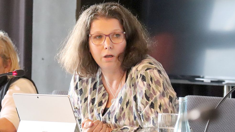 In Aurich ist Sandra Grau für Schulen und Kitas zuständig. Foto: Heino Hermanns