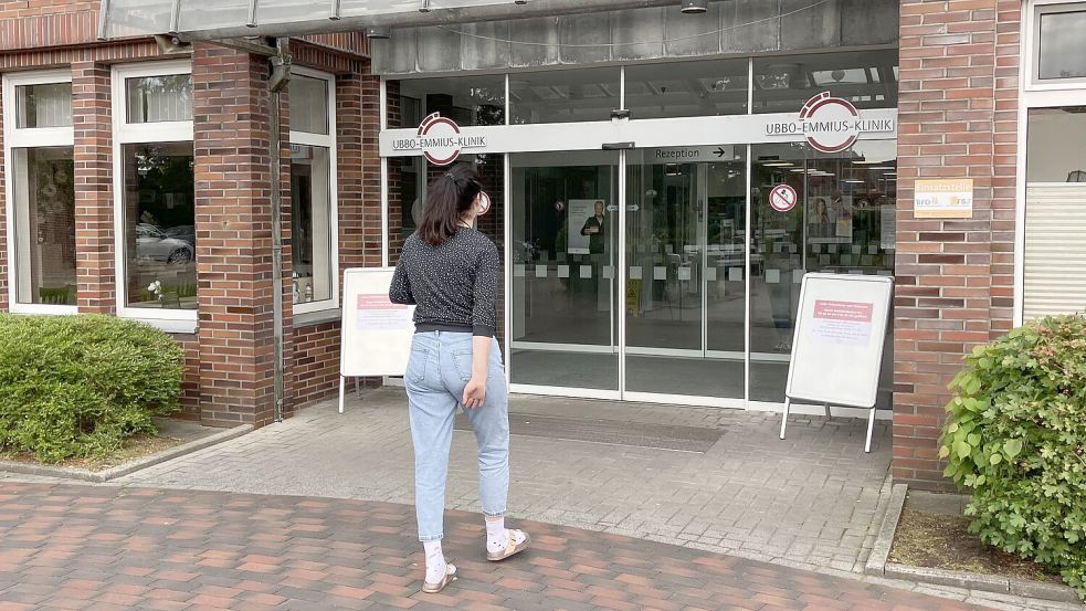 Das Norder Krankenhaus, hier der Eingang, wurde zu einem „Regionalen Gesundheitszentrum“ herabgestuft. Foto: Rebecca Kresse