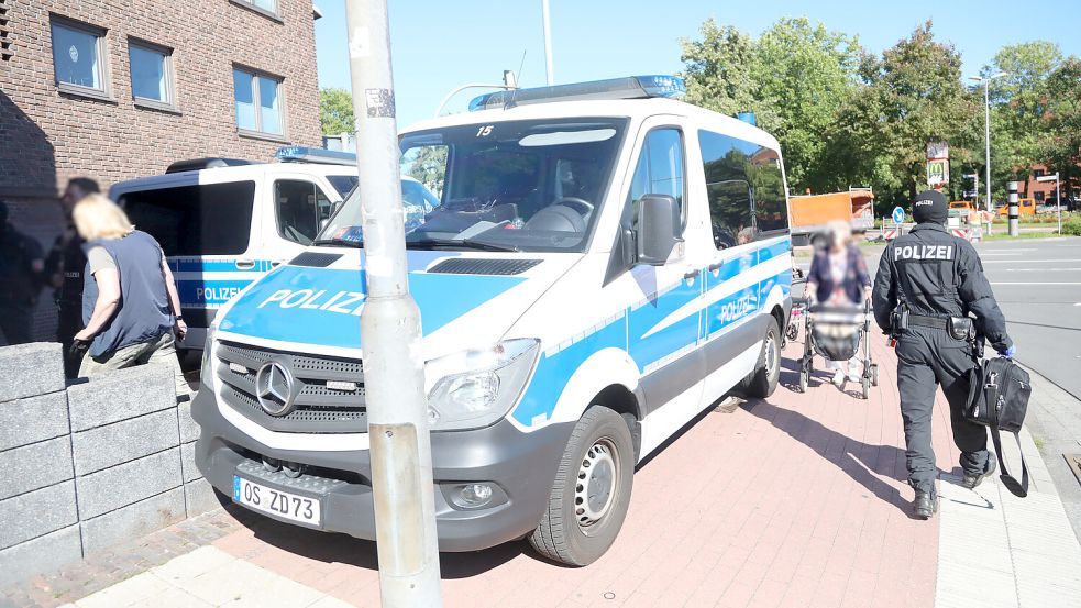 In dem Gebäude ist es der zweite Polizeieinsatz innerhalb weniger Wochen. Foto: Romuald Banik