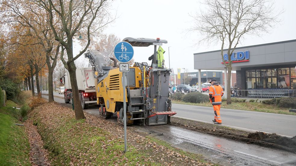 Vor zwei Jahren wurde der Radweg zwischen Holtrop und Ostgroßefehn saniert. Nun folgt die Strecke bis Strackholt. Foto: Romuald Banik