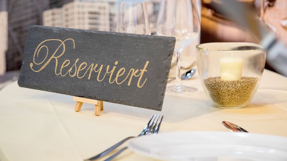 Recht im Restaurant: Reservierungsstreit und gefährliche Filets Foto: dpa-tmn/Christin Klose
