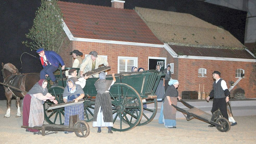 Eine Szene aus dem Theaterstück „De Schippers van Timmel“ im Jahre 2011. Foto: Gerd-Arnold Ubben