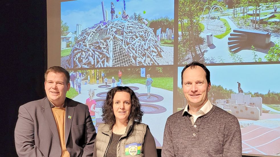 Der Norder Bürgermeister Florian Eiben (von links), Anne Thonicke, Vorsitzende des Kreissportbundes Aurich und Dr. Stefan Eckl vom Institut für Kooperative Planung und Sportentwicklung GbR bei der Vorstellung des Sportentwicklungsplans. Foto: Rebecca Kresse