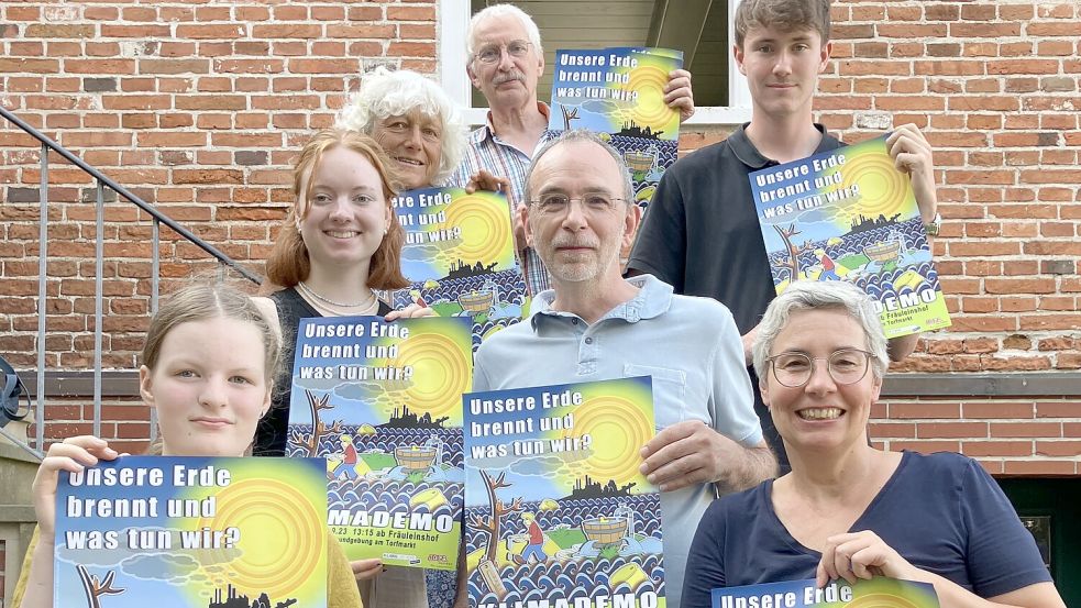 Gemeinsam rufen Mitglieder der Klimagruppe Norden, des Norder Jugendparlaments und vom Klimaausschuss des Ulrichsgymnasiums am Freitag zur Klimademo auf. Foto: Rebecca Kresse