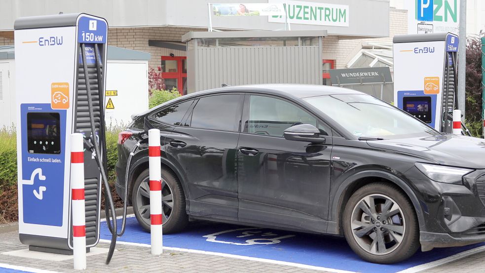 In den vergangenen Monaten wurden mehrere neue Ladesäulen in Aurich eröffnet, etwa am Dreekamp. Foto: Romuald Banik