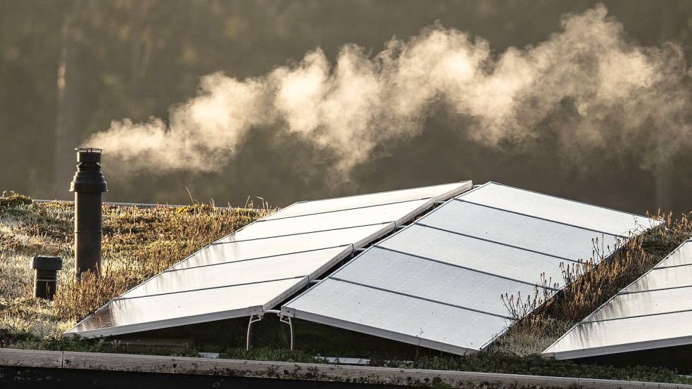 Manche haben vielleicht das Gefühl, ihr Geld verdampft - Angebot und Nachfrage beeinflussen den Gaspreis. Foto: Frank Rumpenhorst/dpa/dpa-tmn