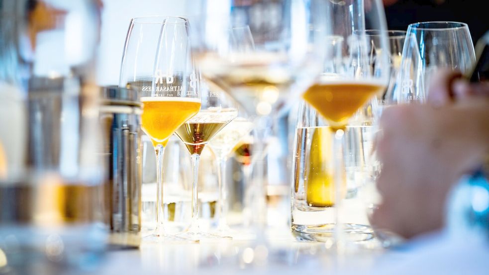 An Festen, Familientreffen und geselligen Anlässen gehören alkoholische Getränke häufig dazu. Foto: Frank Rumpenhorst/dpa-tmn