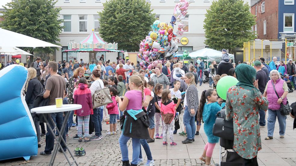 Großen Zulauf hatte das Kinderfest auf dem Auricher Marktplatz, hier ein Foto aus dem Jahr 2018, jedes Jahr. Foto: Romuald Banik