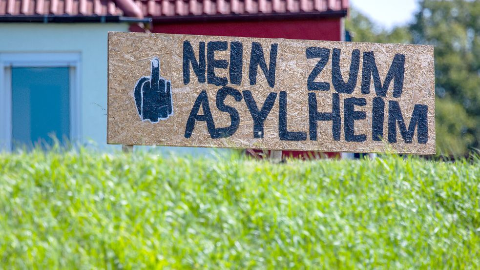 In Upahl in Mecklenburg-Vorpommern protestieren Anwohner seit Monaten gegen eine neue Flüchtlingsunterkunft. Upahl aber ist kein Einzelfall. Bundesweit wehren sich Menschen gegen Pläne für neue Asylunterkünfte. Foto: Jens Büttner/dpa