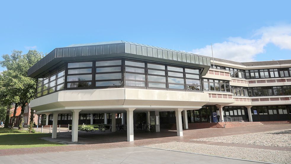 Das Bürgerbüro im Rathaus Aurich kann nur noch nach vorheriger Terminabsprache aufgesucht werden. Foto: Romuald Banik