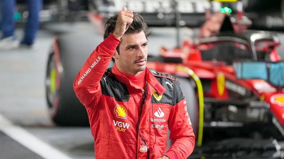 Der Spanier Carlos Sainz hat sich für das Rennen viel vorgenommen. Foto: Vincent Thian/AP/dpa