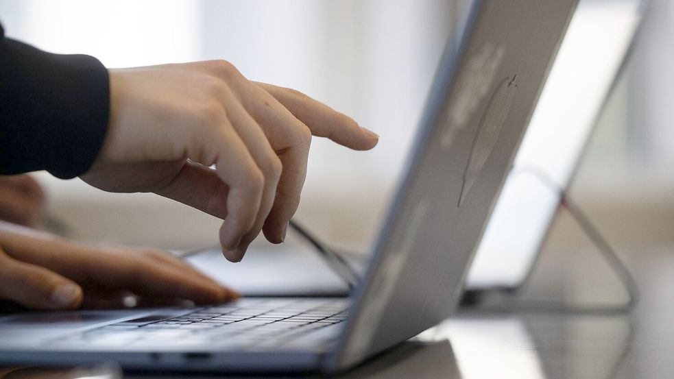 Derzeit haben laut der Bitkom-Umfrage sechs von zehn Start-ups (61 Prozent) offene Stellen, im Schnitt gibt es dabei drei zu besetzende Positionen. Foto: Sebastian Gollnow/dpa