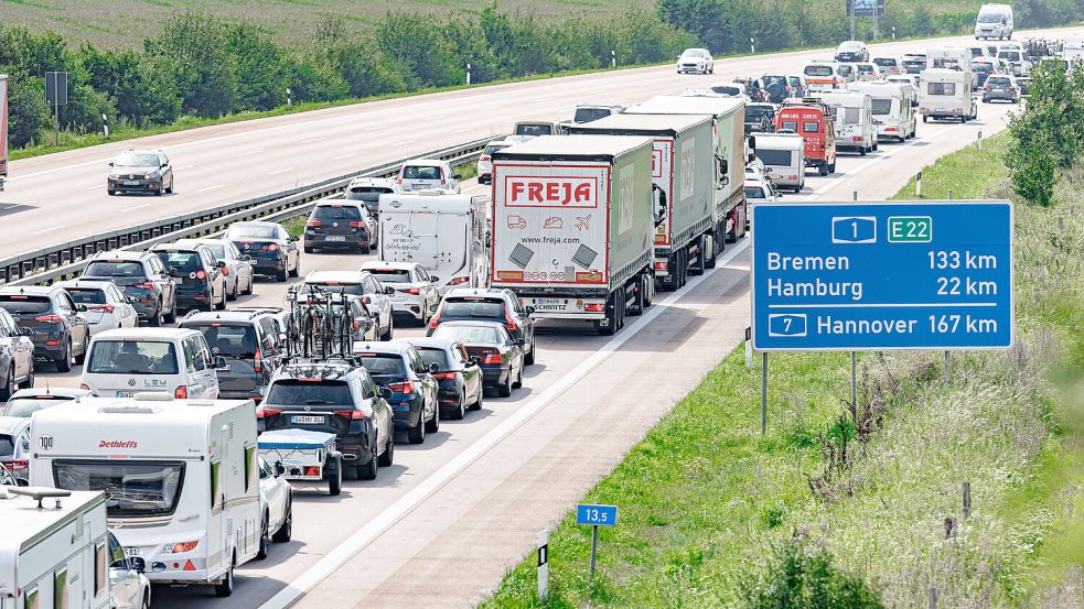 Auch in diesem Sommer brauchten Autofahrer wieder viel Geduld auf der Autobahn. Foto: dpa/Markus Scholz