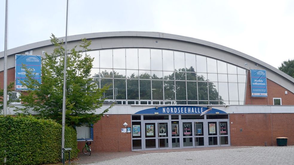 Der Lack ist ab: Die Emder Nordseehalle ist in die Jahre gekommen – und soll jetzt umfangreich saniert werden. Foto: Aiko Recke