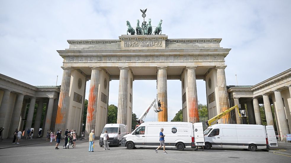 Die Letzte Generation teilte mit, der Farbanschlag sei als Protestaktion zu sehen und „Teil des sogenannten Wendepunkts“. Foto: Britta Pedersen/dpa