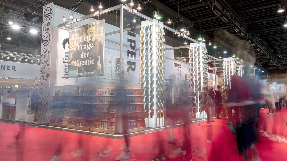 Besucher auf der Frankfurter Buchmesse. Foto: picture-alliance/dpa