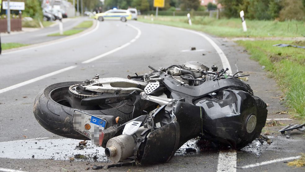 Das Motorrad wurde in zwei Teile zerrissen. Foto: Thomas Dirks