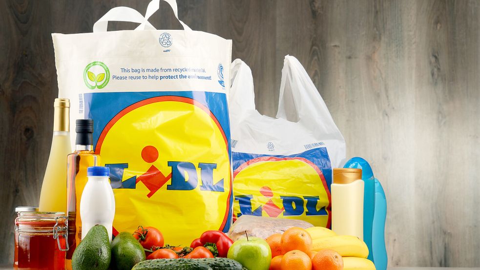 Lidl will künftig auf per Flugzeug importiertes Obst und Gemüse verzichten. Foto: Imago Images/Zoonar.com/monticello