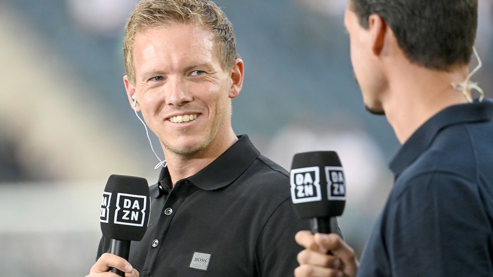 Der neue Bundestrainer Julian Nagelsmann in einem Interview mit Sandro Wagner. Wird er vielleicht sein Assistent bis zur Europameisterschaft?Foto: DPA