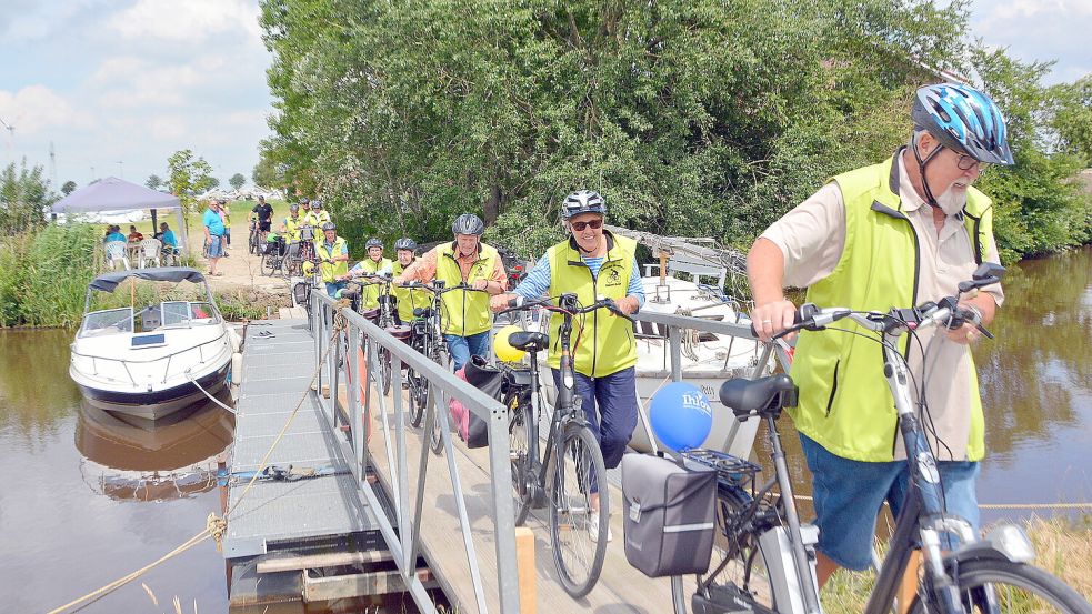 Bei dem Aktionstag sollen 2015 mehr als 2000 Fahrradfahrer die provisorische Brücke überquert haben. Foto: Gerd-Arnold Ubben