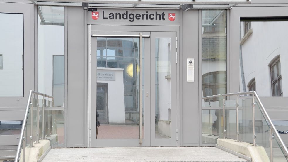Eingang zum Landgericht in Aurich. Foto: Romuald Banik
